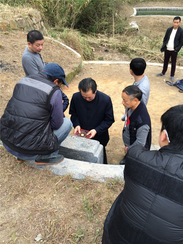墓地风水策划师裴翁教授为汕头客户作坟地风水鉴定